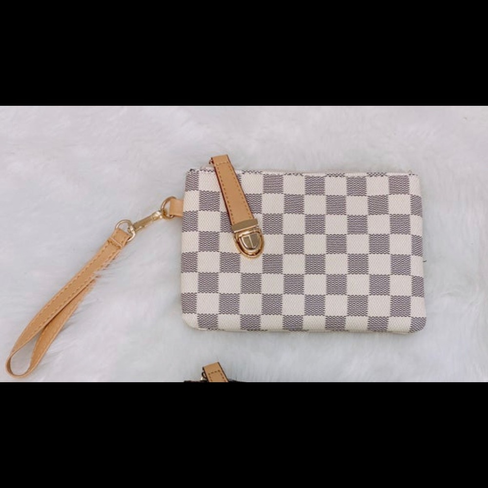 LC wristlet